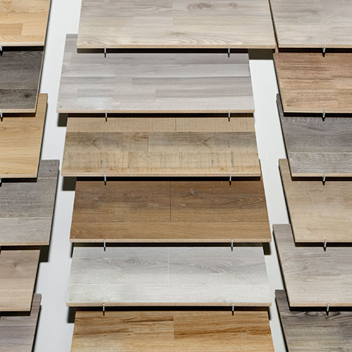 Hochwertige Holzböden in verschiedenen Farben.