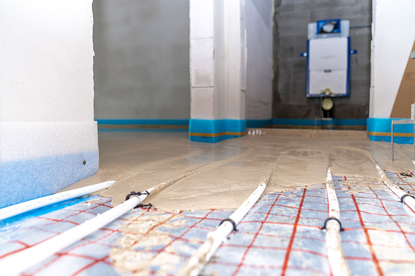 Installation einer Fußbodenheizung.
