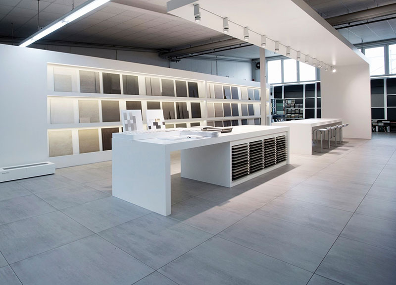 Die Fliesenausstellung der Firma Krüger Hannover GmbH & Co. KG befindet sich in der Lägenfeldstraße 1 D, 30952 Ronnenberg | Empelde. Dort erwartet Besucher eine großzügige Ausstellungsfläche mit einer ansprechenden und schönen Präsentation vielfältiger Fliesen.